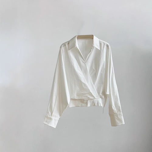 Dame bluse skjorte med elegant indpakningslook og moderne krave Stilla