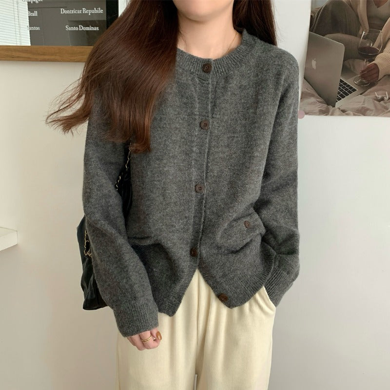 Kvinders strikket cardigan med store lommer og knapdetaljer Stilla