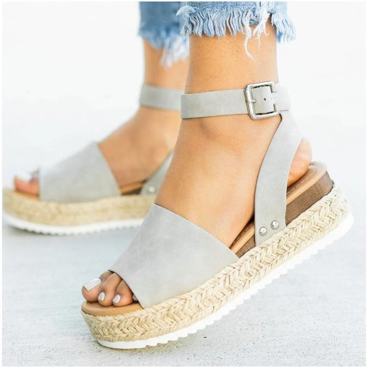 Dame Plateau-sandaler med elegant fodseng og justerbar rem Stilla