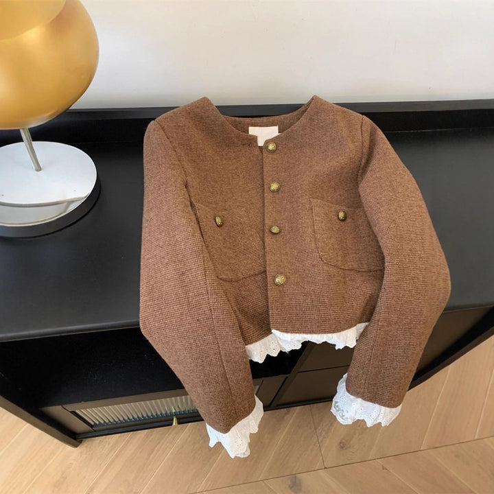 Kvinders fashionable korte jakke med elegante blonder detaljer Stilla