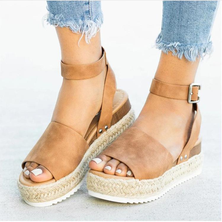 Dame Plateau-sandaler med elegant fodseng og justerbar rem Stilla