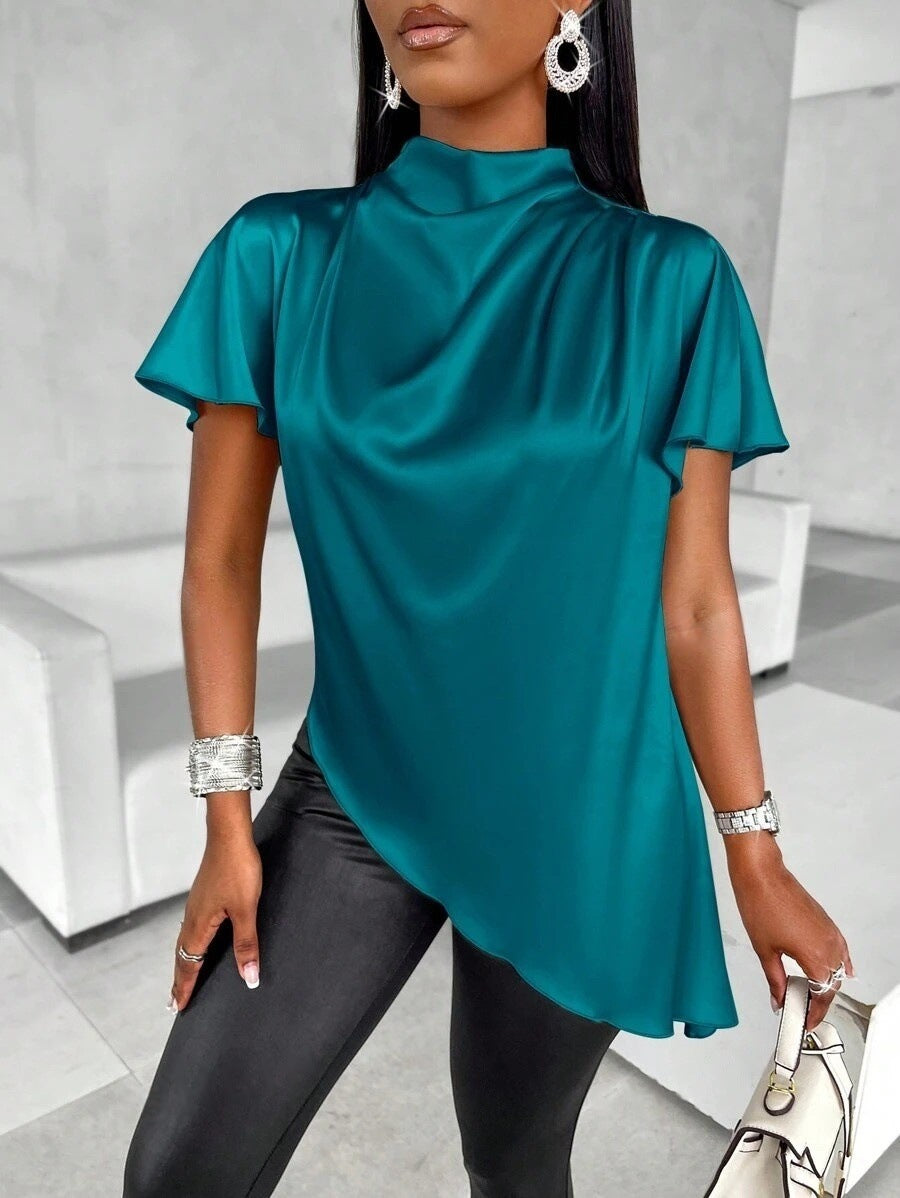 Dame satin top med asymmetrisk snit og ståkrave Skovae