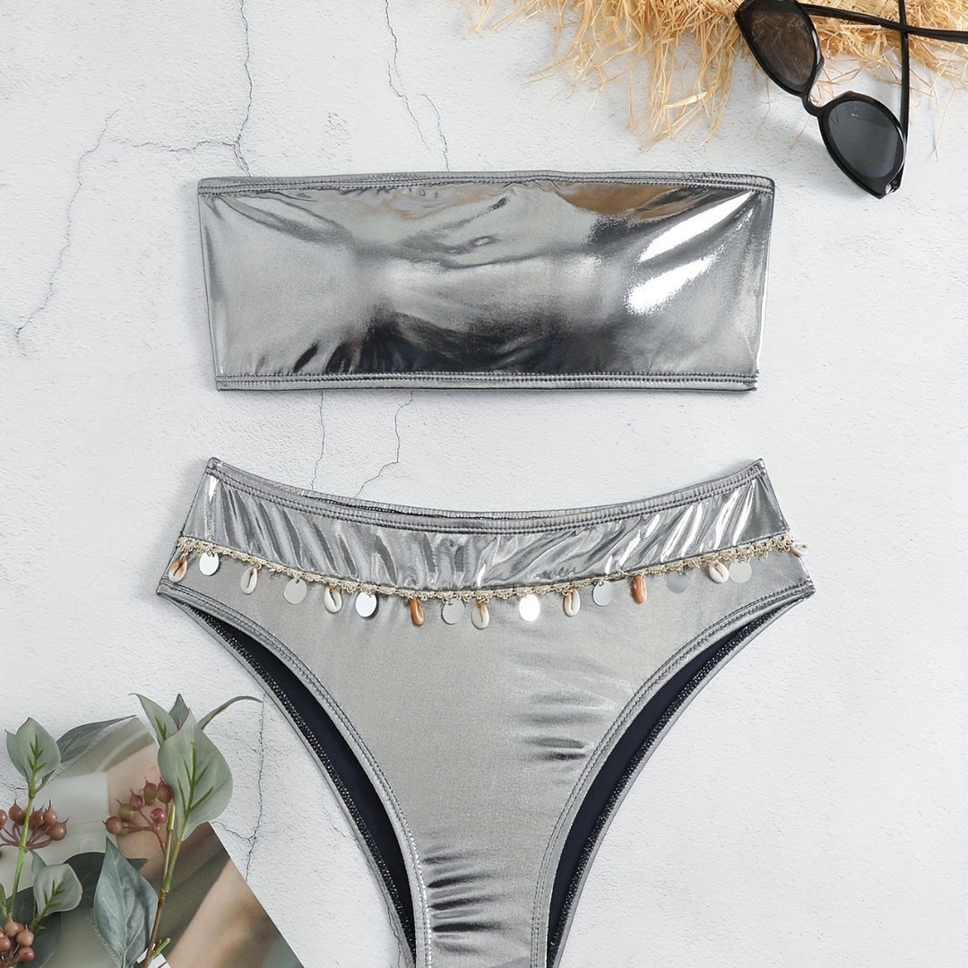 Dame bandeau-bikini med elegant glans-look og fashionable muslingedetaljer Skovae