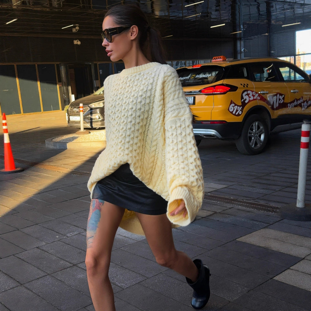 Women's striktrøje i et afslappet oversized design med et stilfuldt struktureret mønster Stilla