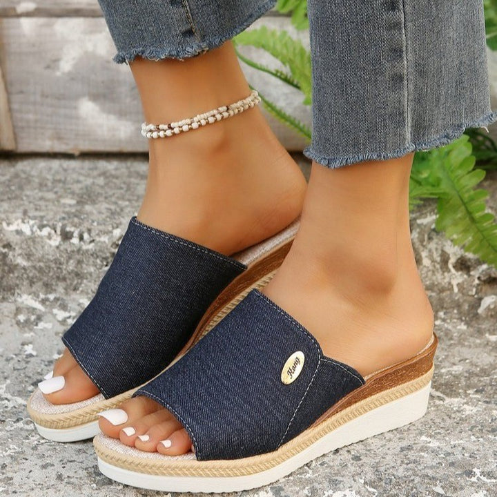 Dame Wedge-sandaler med praktisk kryds-design og komfortabelt fodseng Stilla