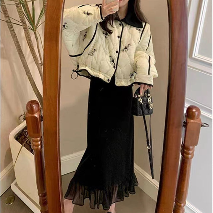 Dame fashionabel cardigan med knapper og flæsekant Stilla
