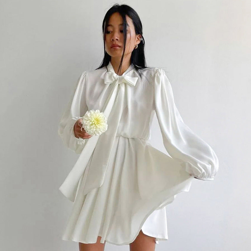 Dame Midi-kjole med elegant slipsdesign og blødt svajende kant Stilla