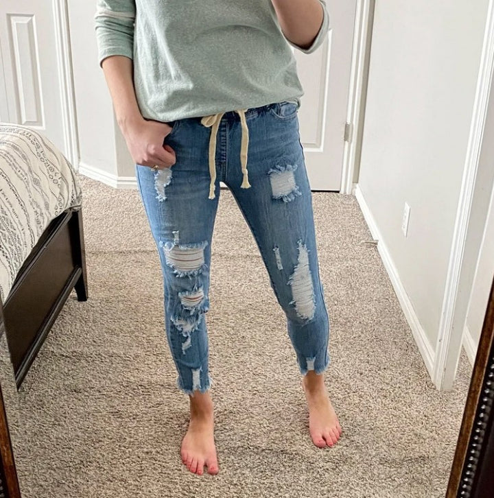 Dame Ripped Jeans i moderne Casual Stil Stilla
