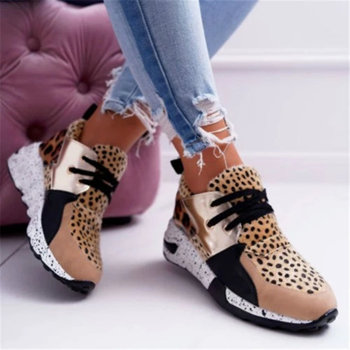 Dame Sporty Sneakers med reflekterende accenter og moderne design Stilla