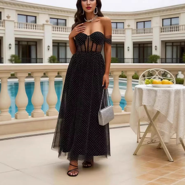 Kvinders elegante off-shoulder maxi kjole med gennemsigtige indlæg og prikmønster Skovae