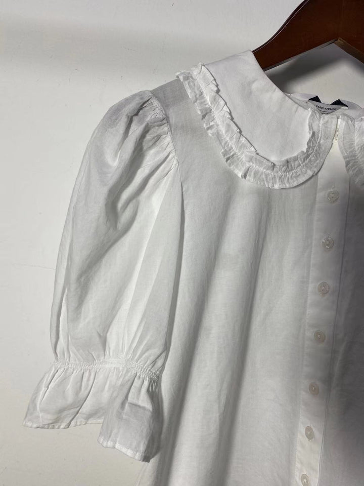 Damebluse med voluminøse puffærmer og dekorativ spidskrave Stilla
