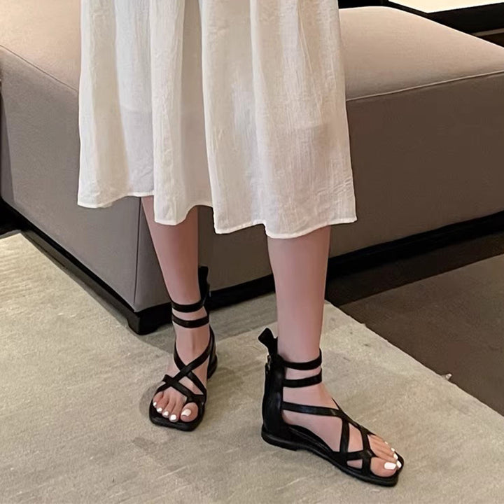 Dame sandaler med justerbare stropper og modigt design Stilla