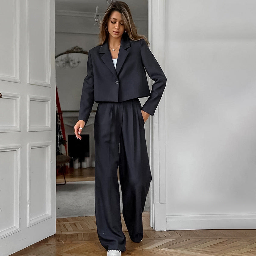 Dame To-delt Blazer- og Bukser-Sæt med moderne accenter og elegant snit Stilla