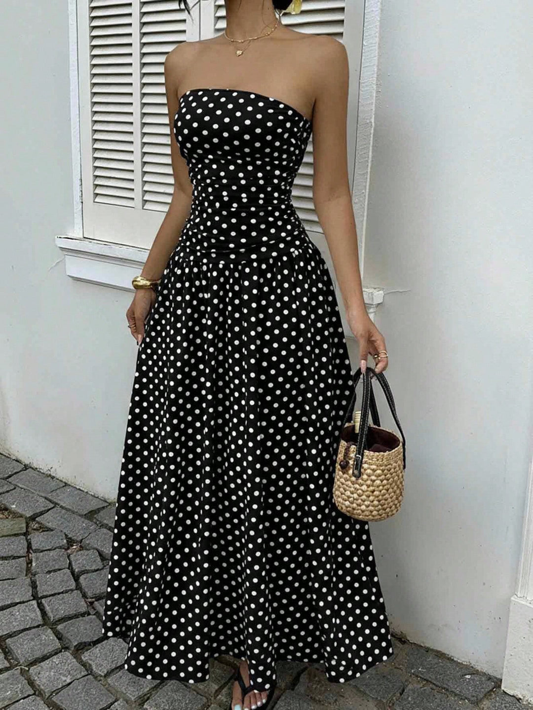 Dame maxikjole med strapless design og prikkemønster Skovae