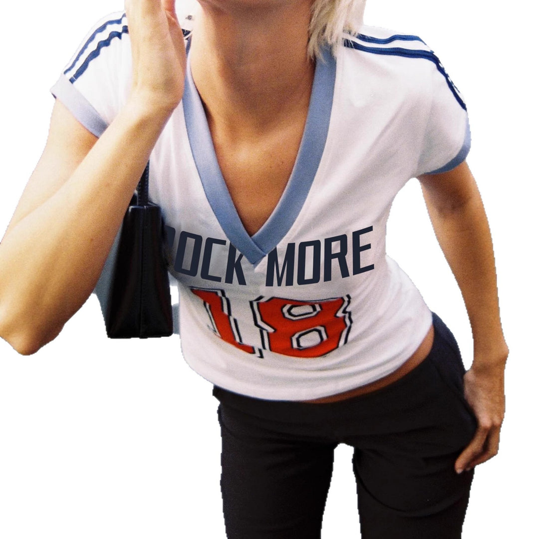 Dame modische V-hals T-shirt med dekorativ tekst Skovae