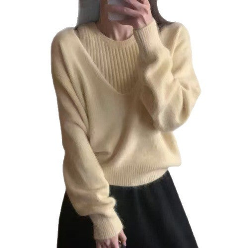 Dame sweater med dyb V-hals og fin rib struktur Stilla