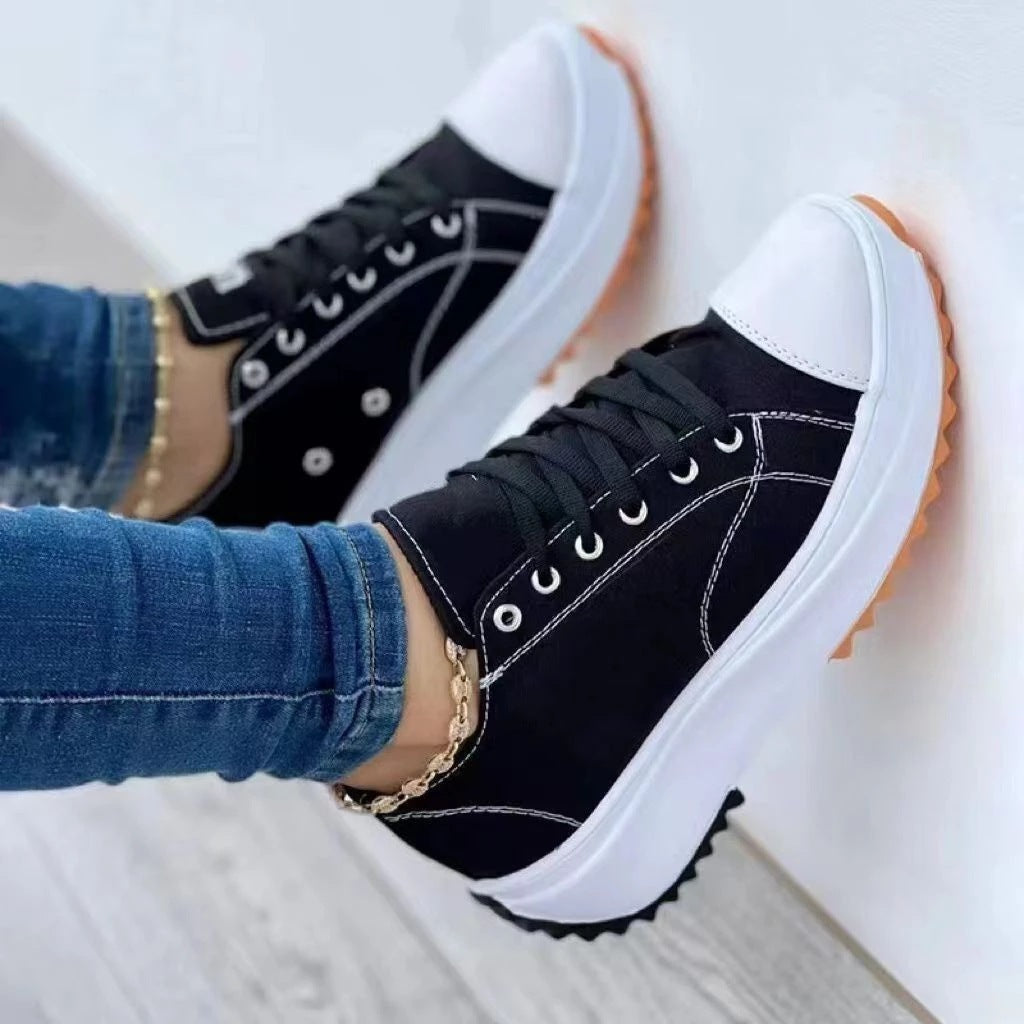 Dame Sporty Sneakers med moderigtigt overmateriale og skridsikker sål Stilla