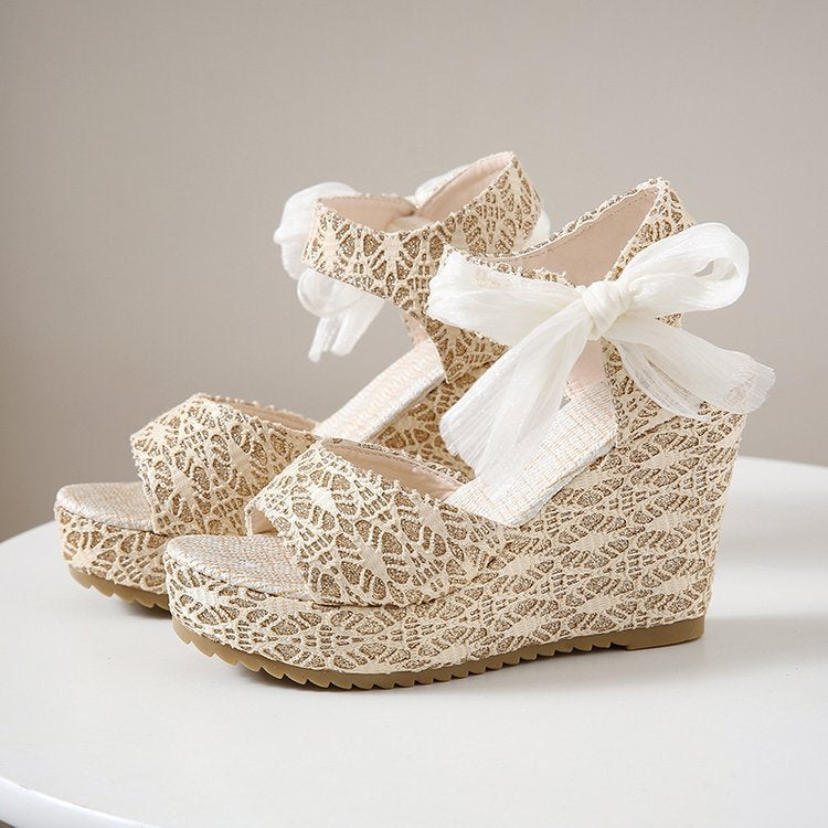 Dame nan romantisk kilehælsandalette med spidse detaljer og organza-sløjfe Skovae