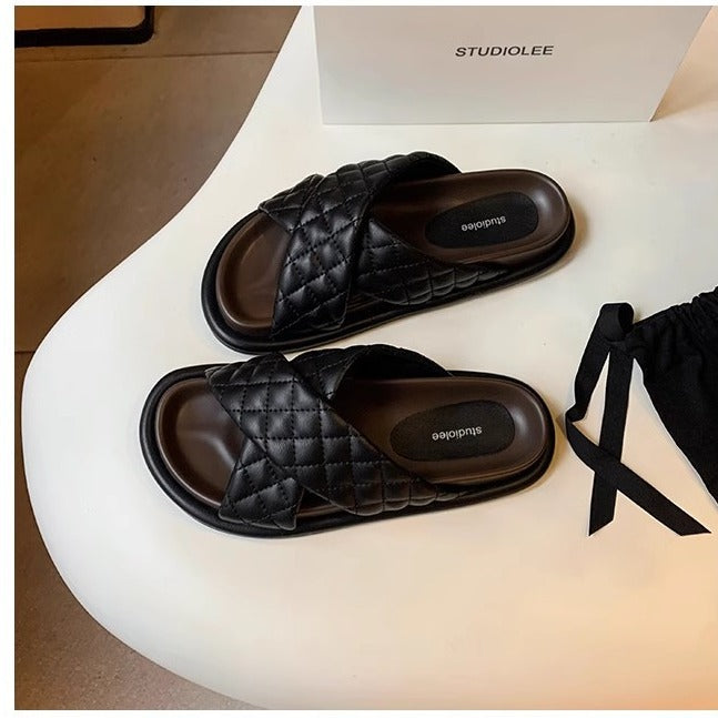 Dame badesko med stilfuldt flettet design og skridsikker sål Stilla