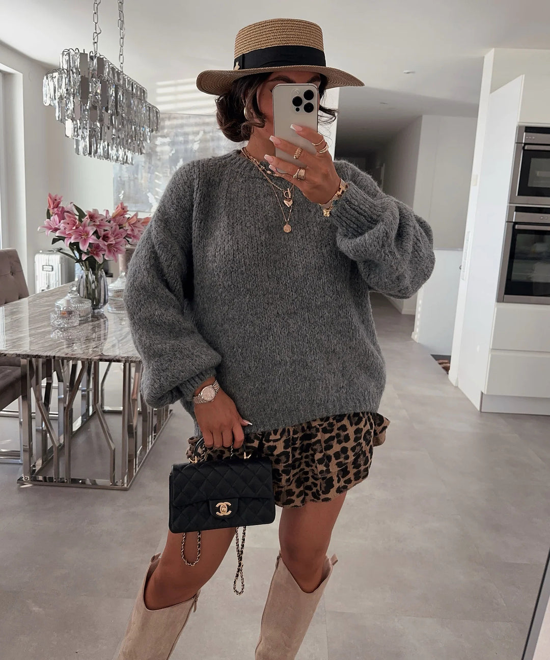 Kvinders oversized strikket sweater med voluminøse ærmer og moderne design Stilla