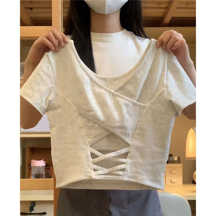 Femme Stilfuld Cut-Out T-shirt med Krydsdesign Stilla