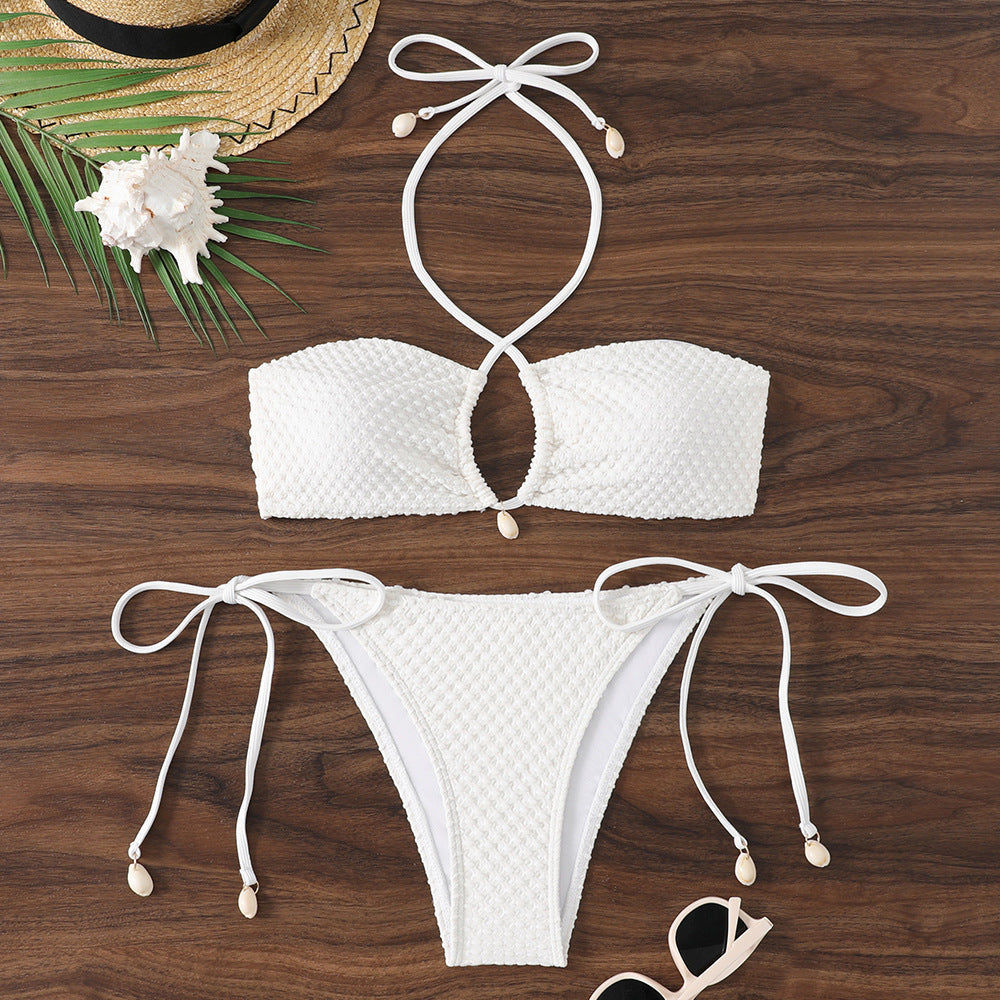 Dame bikini-sæt med innovativt bindemønster og trendy cut-out skovae