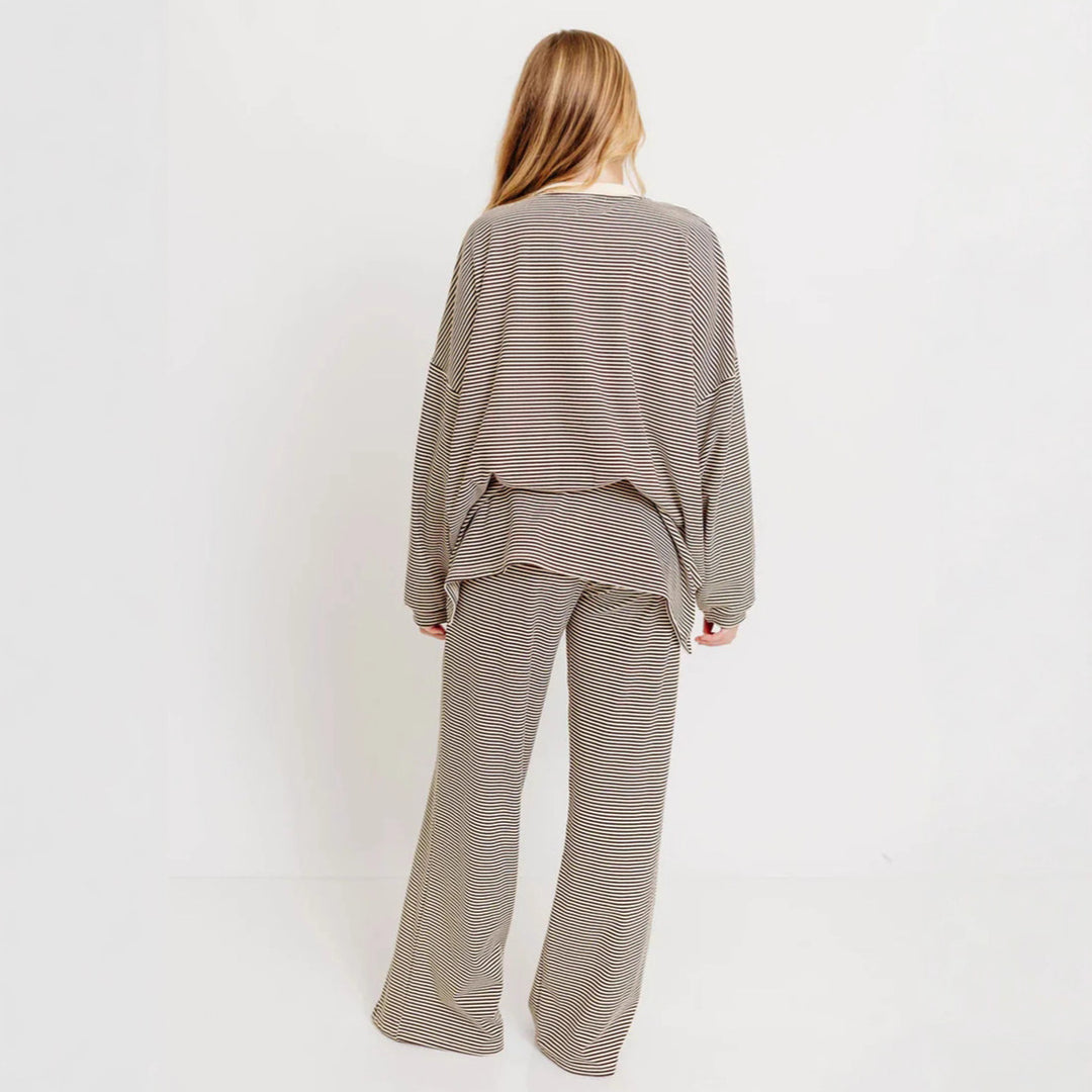 Dame nan stribet Komfort-sæt i fint ribjersey med oversized pullover og vidde buks Skovae
