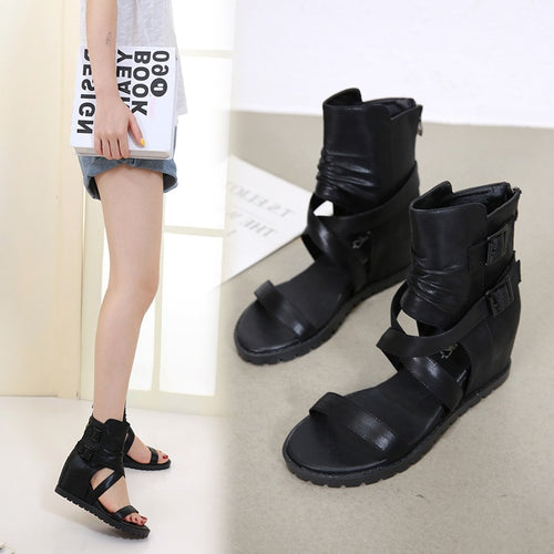 Dame Wedge-sandaler med elastisk remdesign og moderne rynkeelement Stilla