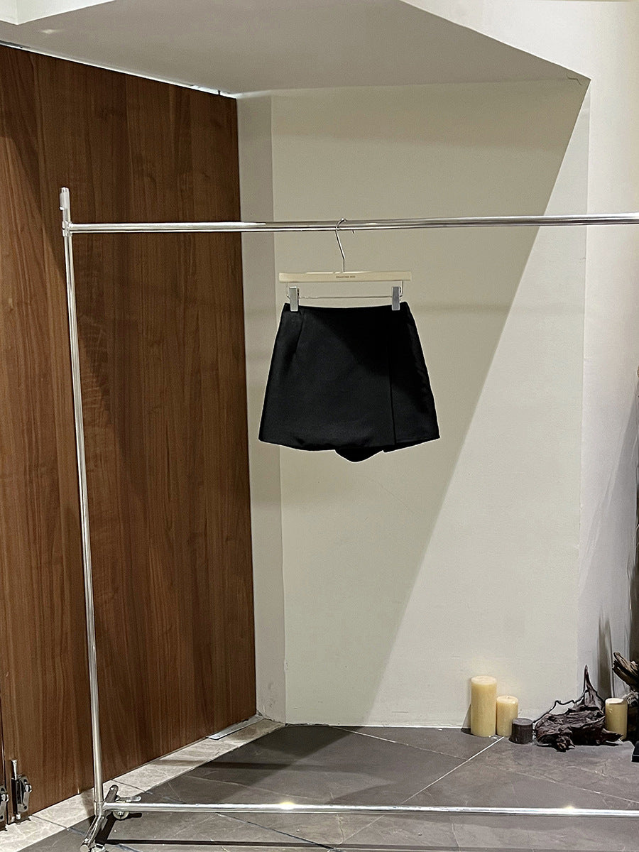 Dame mode High-Waist shorts med elegant silhuet Stilla