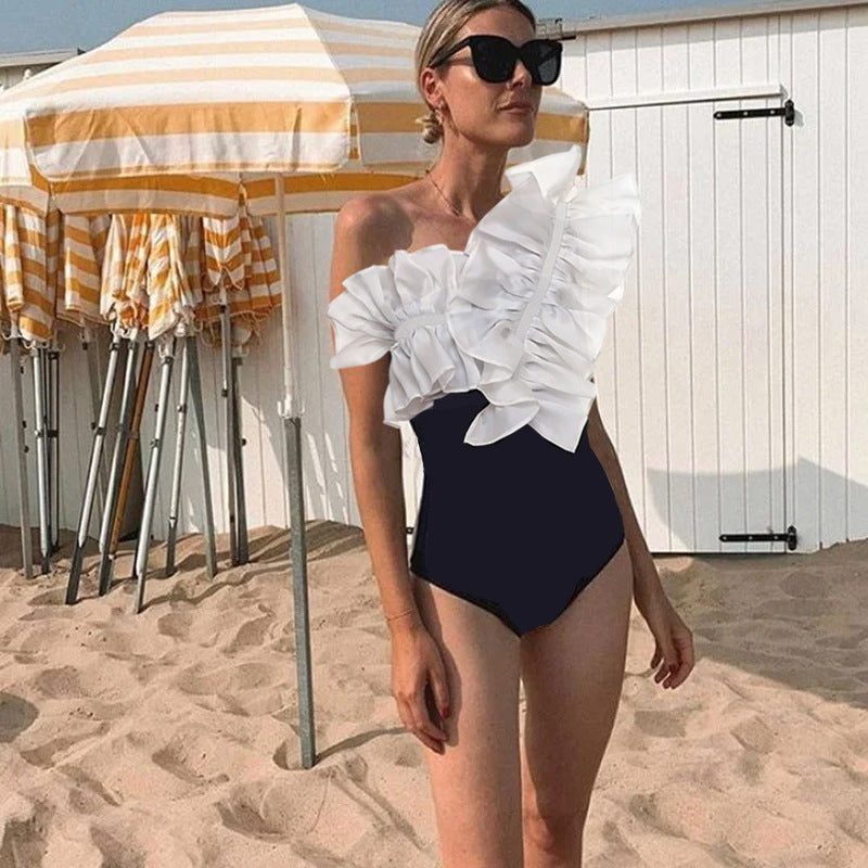 Dame one-piece badedragt med voluminøse rynkedetaljer Skovae