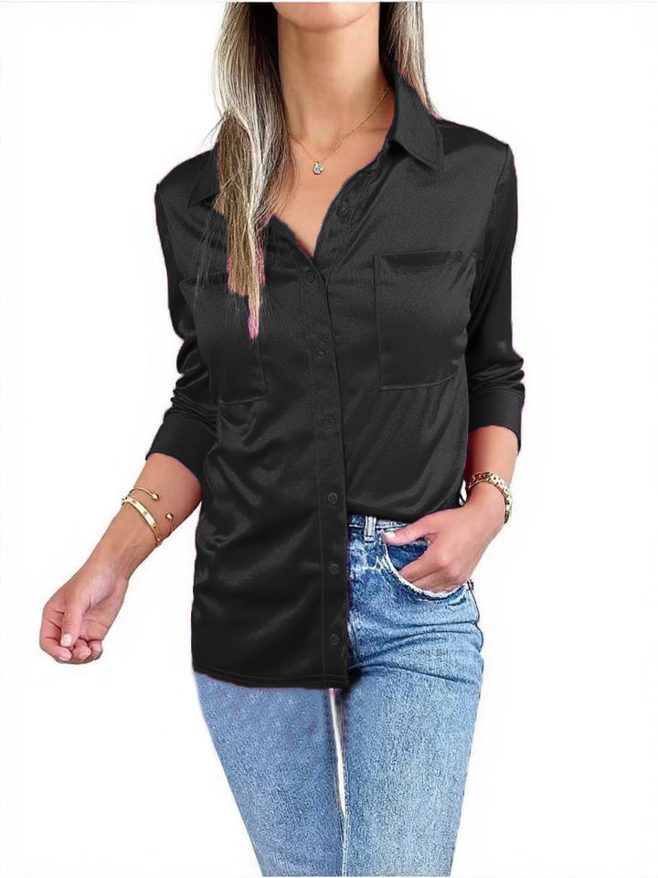 Dame elegant satinbluse med brystlomme og gennemgående knaplukning Stilla
