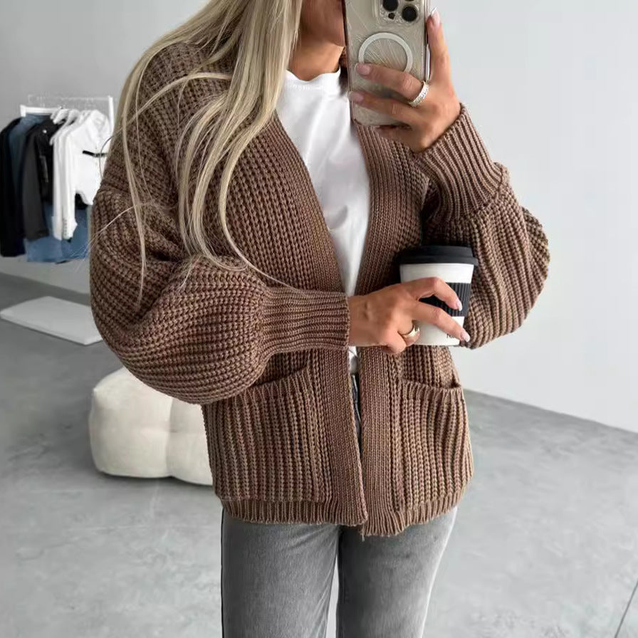 Kvindernes moderne cardigan med voluminøse ærmer og lommer Stilla