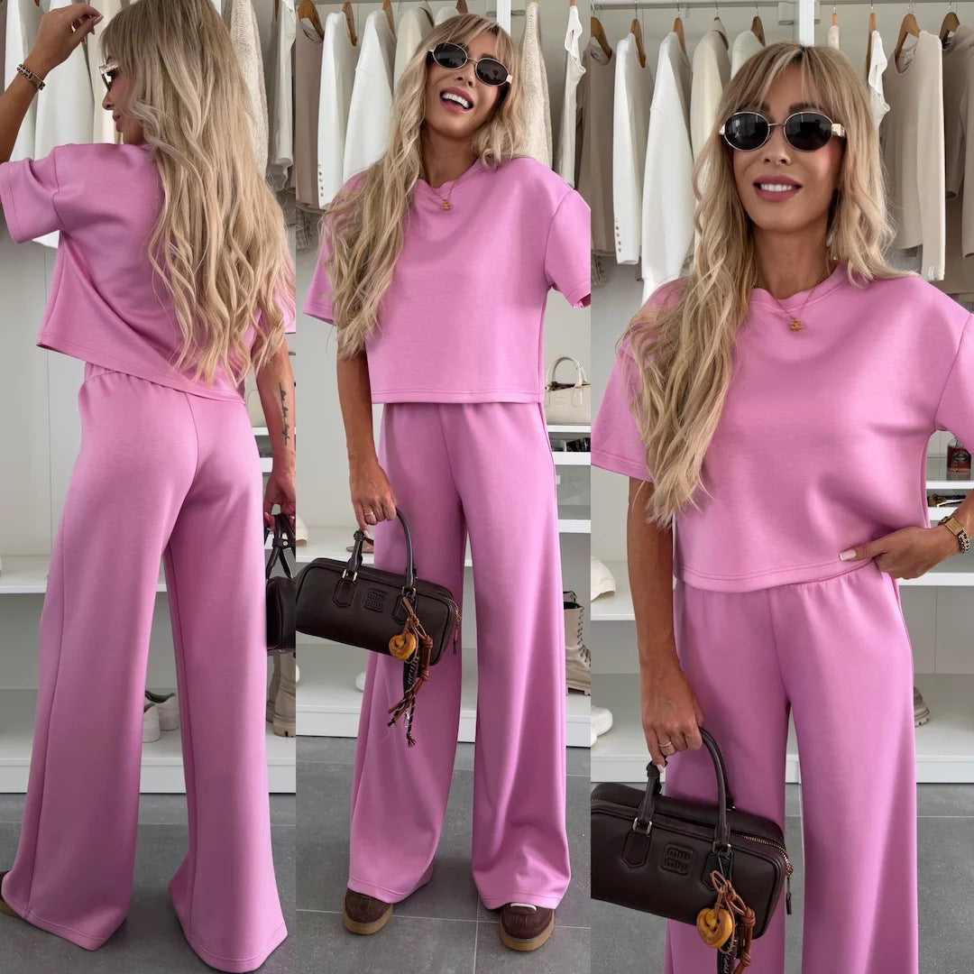 Kvinders loungedragt lavet af cropped top og bredskårne bukser