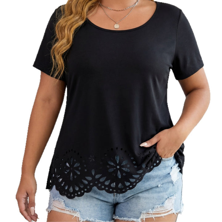 Dame moderigtigt T-shirt med florale huldetaljer Skovae