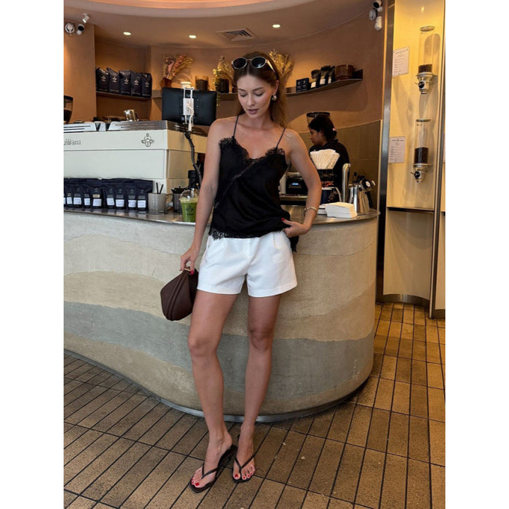 Damen Spitzentop mit verführerischem V-Ausschnitt und zarten Trägern Skovae