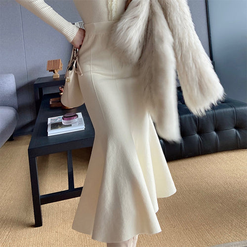 Kvinders elegante flared midi skirt lavet af fint strik Stilla
