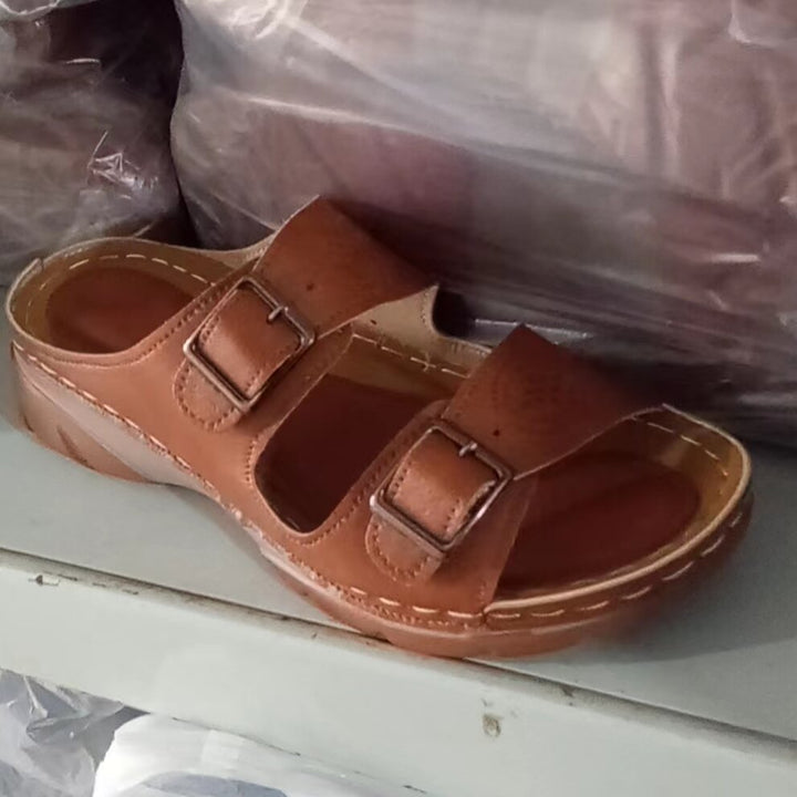 Dame Wedge-sandaler med justerbare stropper og perforeret overdel Stilla