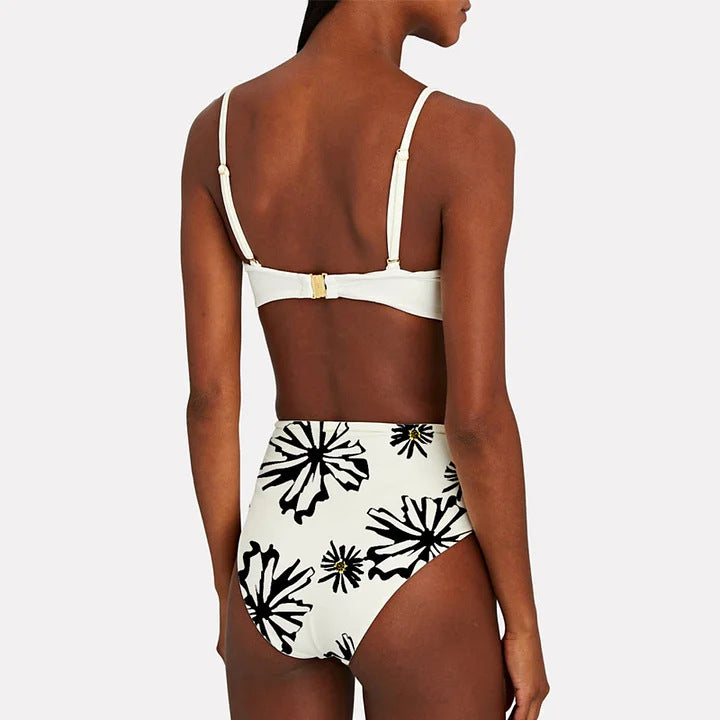 Dame Bikiniset med særlig blomsterdekoration og lang omslagsskjørt Skovae