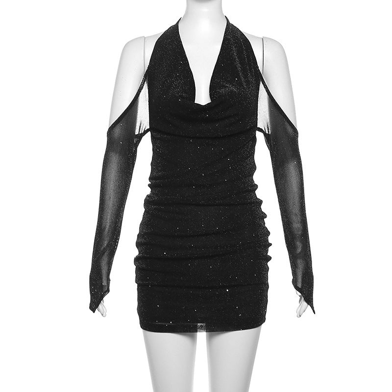 Dame off-shoulder minikjole med asymmetrisk snit og glamourøse detaljer Stilla