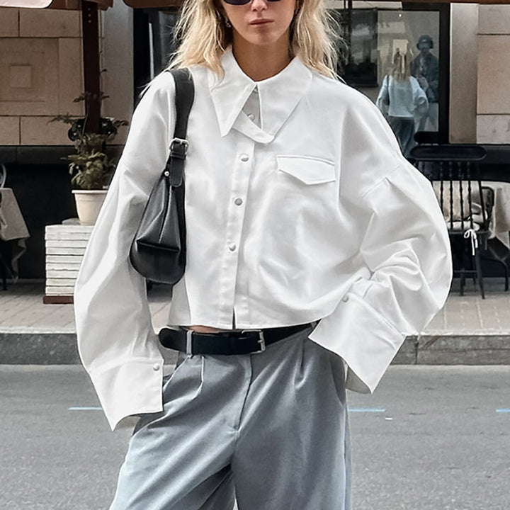 Dame Crop-Skjorte med elegante Oversized-Ærmer og Knapdetaljer Stilla