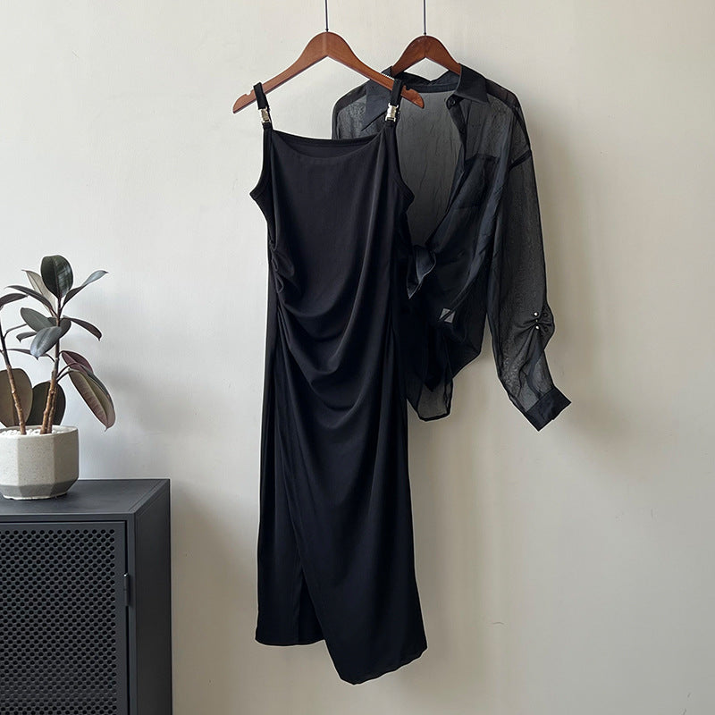 Dame elegante, flydende maxikjole med justerbare spaghetti-stropper og raffineret drapering-design Stilla