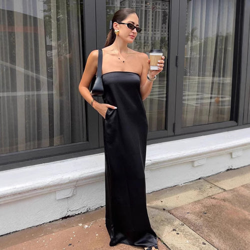 Dame maxikjole med off-shoulder design og elegant satinlook Stilla