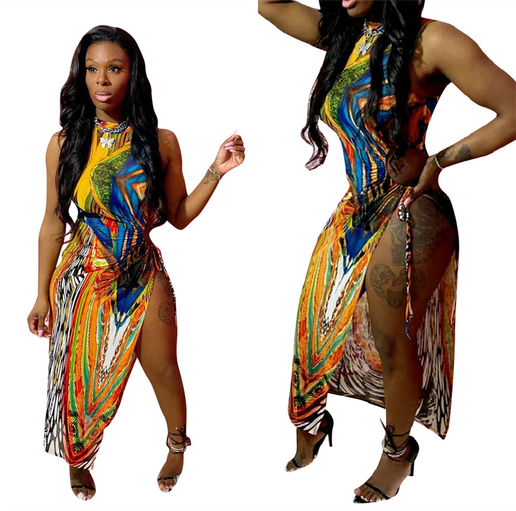 Dame Maxi-kjole med moderne asymmetrisk snit og farverigt print Stilla