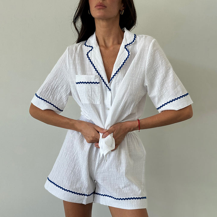 Dame pyjamasæt med kortærmet bluse og shorts i linnedlook Stilla