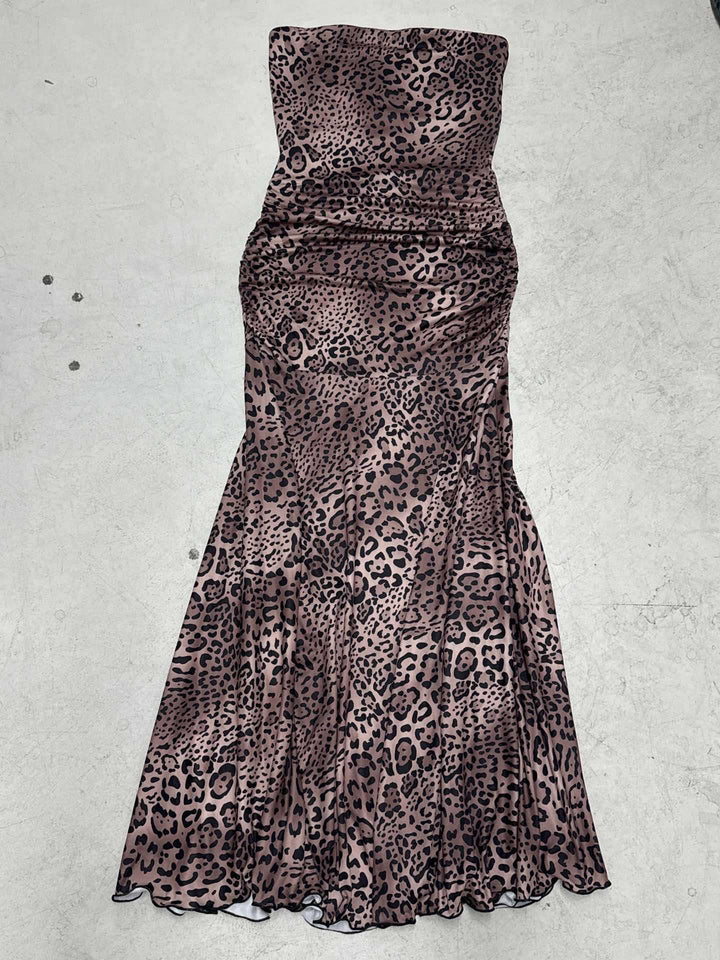 Damer elegant omslagskjole med leopardmønster og voluminøs kant Skovae