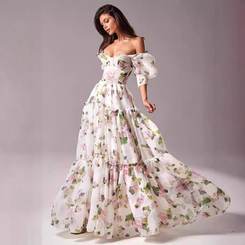 Kvindernes elegante maxikjole med off-the-shoulder flæseærmer og blomsterdetaljer