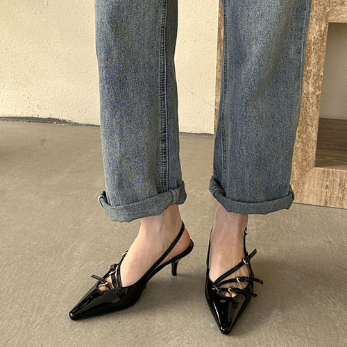 Dame Slingback Pumps med dekorativt remdesign og elegant spidsdesign Stilla