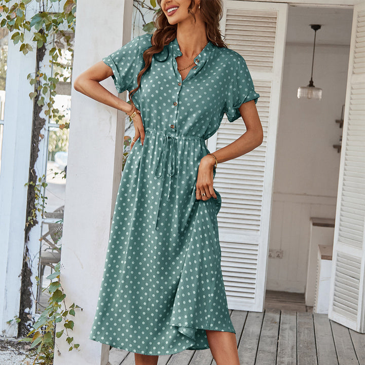 Dame sommerkjole med knaplukning og figursyet design Stilla