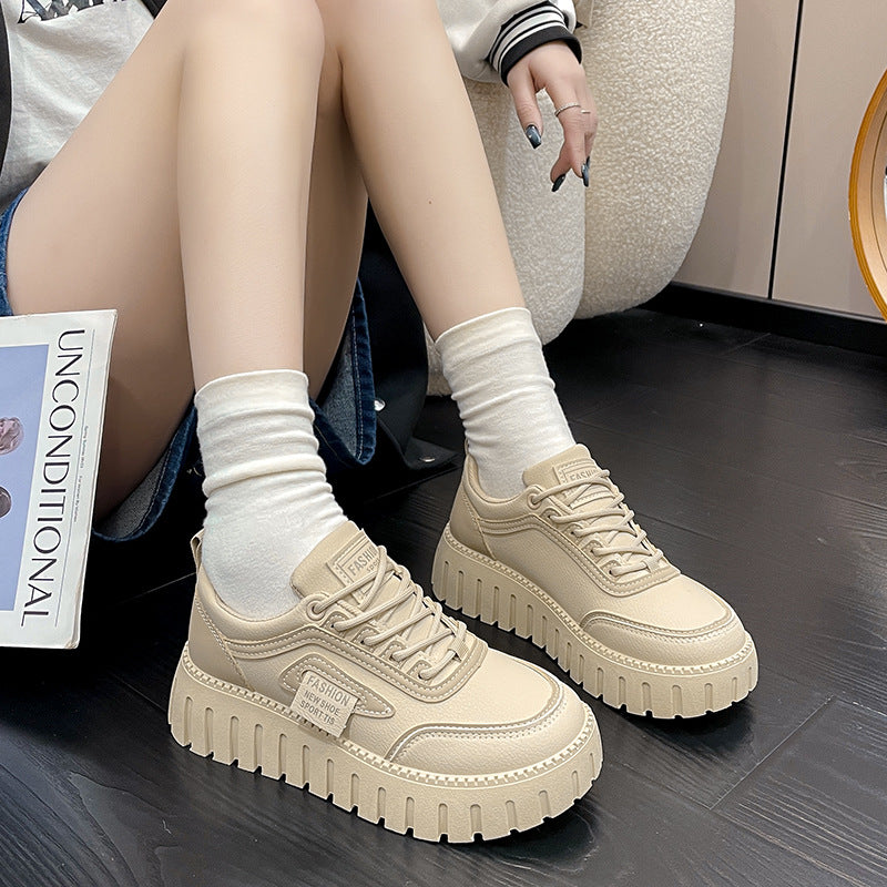 Dame Sneakers med tyk plateau og sportiv design Stilla