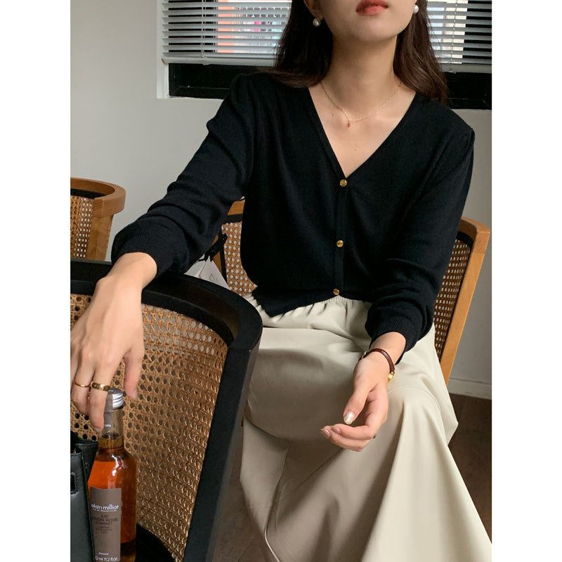 Dame elegant strikket cardigan med V-udskæring og elegante knapdetaljer Stilla
